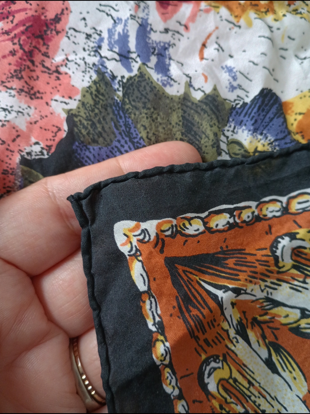 Emanuel Geraldo Silk scarf features a floral pattern in shades of orange and Red - Picture 5 of 6